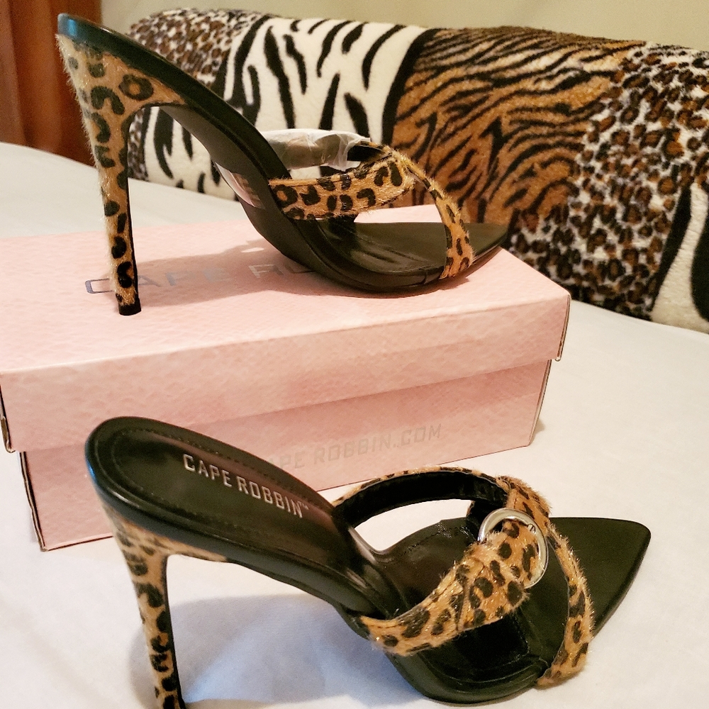 SANDALS - Picture 3 of 3